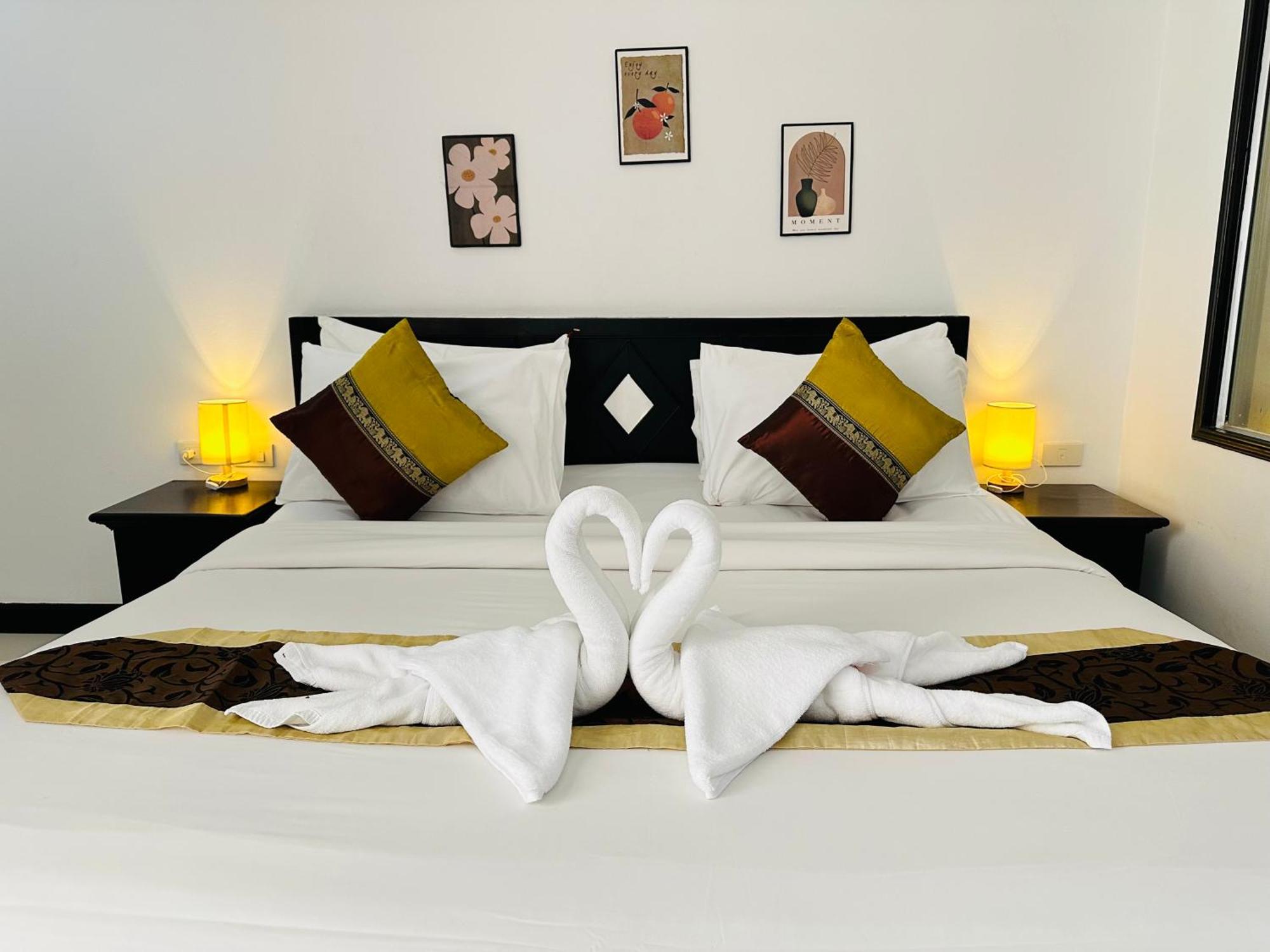 Hotel Baya Phuket Patong Buitenkant foto