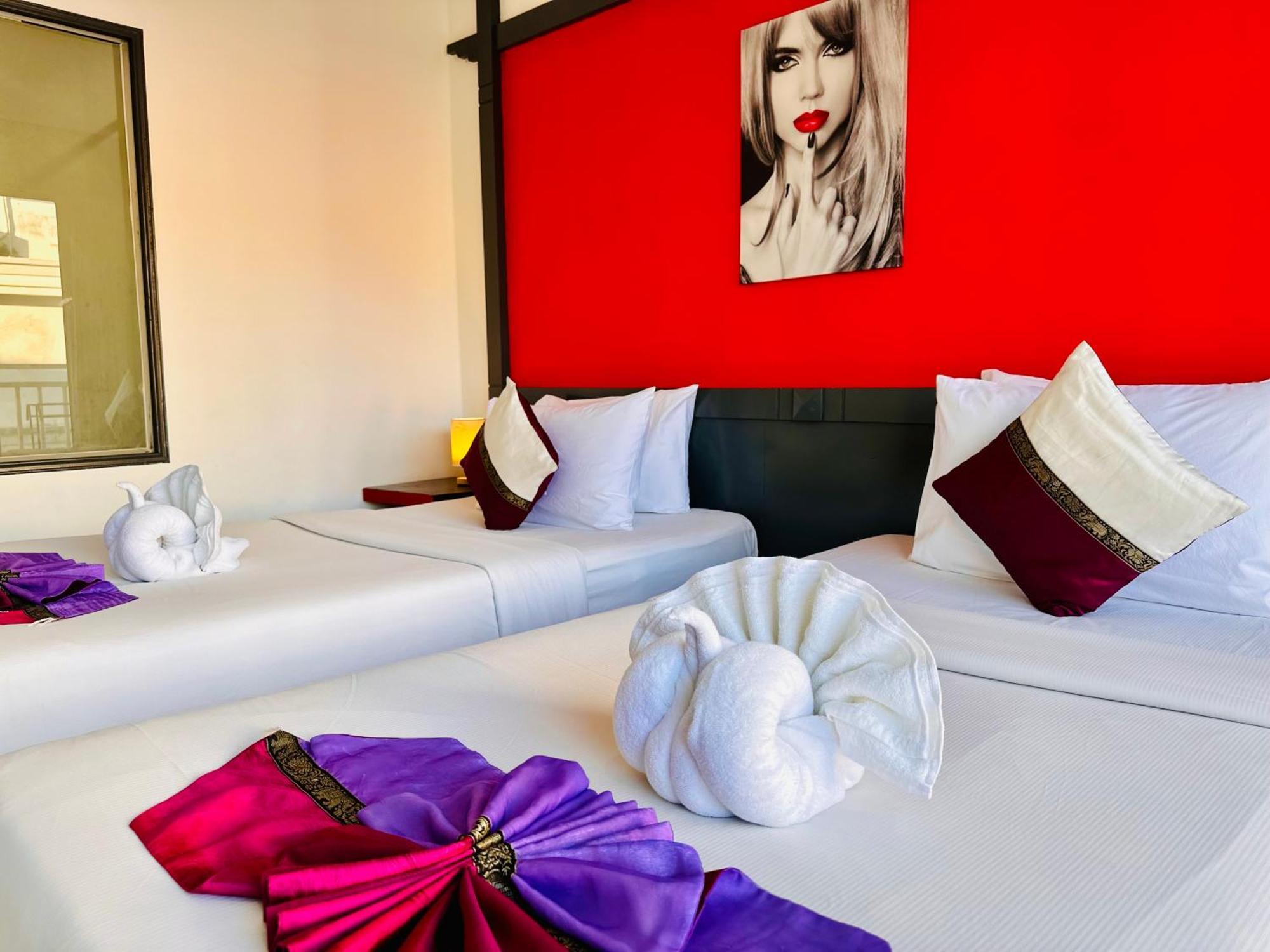 Hotel Baya Phuket Patong Buitenkant foto